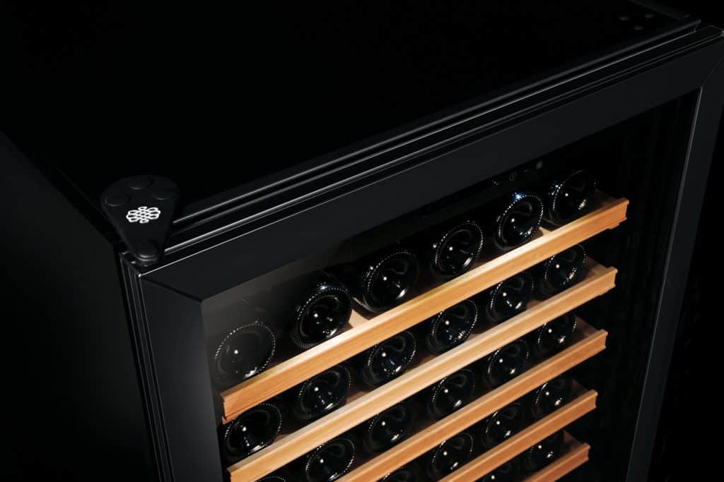 EC LAPREMIERE DETAIL GLASS DOOR NO HANDLE