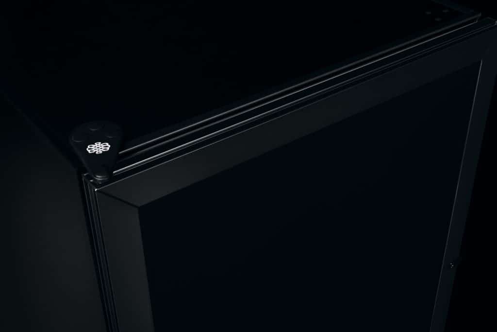 EC LAPREMIERE DETAIL SOLID DOOR