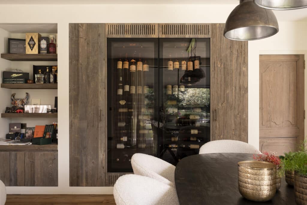 2x V-PURE-L wijnkasten in Geel. Fotografie: Nick Cannaert via Art of Living